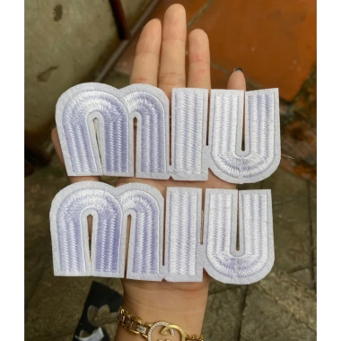 Sticker thêu MIU MIU trắng 10cm 2 hình ủi nhiệt - chỉ 14.500 VND, giảm từ 17.400 VND 2