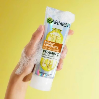 Sữa rửa mặt Garnier Light Brightening Whip Foam 100ml – Tạo bọt, dưỡng sáng da, 98.000₫ 2