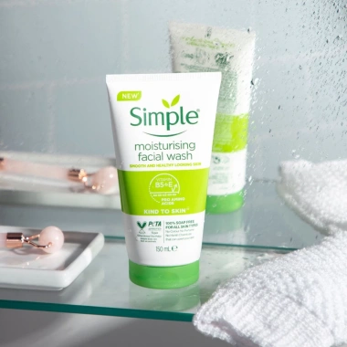 Sữa rửa mặt Simple Moisturising 150ml - Dưỡng ẩm, làm sạch sâu, chỉ 139.000đ 5