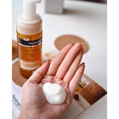 Sữa rửa mặt tạo bọt Neutrogena Nghệ Curcuma Clear 150ml - Da sạch sâu, giảm mụn, giá chỉ 215.000₫