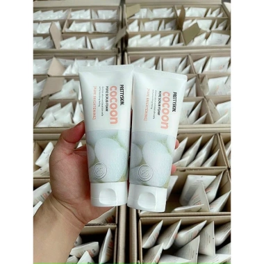 Sữa rửa mặt tẩy da chết Pretty Skin Cocoon Pore Scrub Foam 150ml – Giá ưu đãi 170.000đ