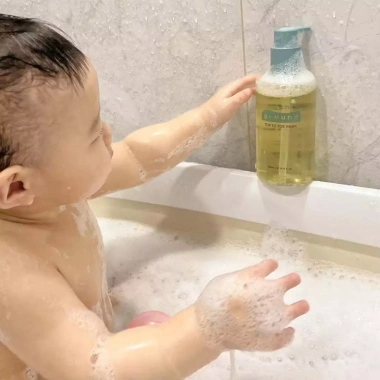 Sữa tắm gội toàn thân hữu cơ 300ml - Làm sạch dịu nhẹ, giá ưu đãi 678.000 VNĐ 4 Sữa tắm gội toàn thân hữu cơ 300ml - Làm sạch dịu nhẹ, giá ưu đãi 678.000 VNĐ 4
