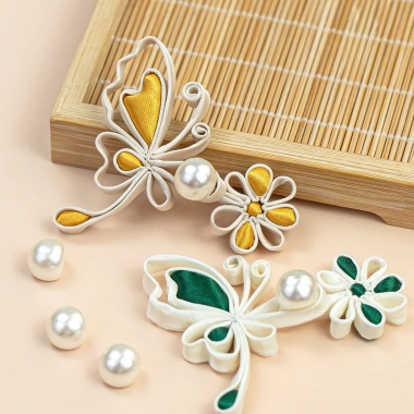 Sườn Xám Trung Hoa Nút Bướm Ngọc Trai Hoa - Trang Truyền Thống Giá 105.720 VNĐ