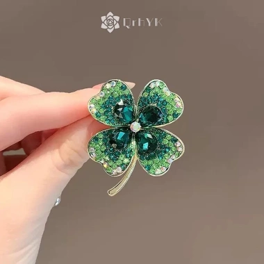 Tag cài áo QrhYK hình cỏ bốn lá đính đá thời trang mới, giảm giá 18% chỉ 47.190₫