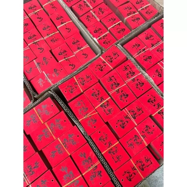 Tag đỏ Tết 1‑2 chữ thư pháp 5x7cm kèm dây đỏ, treo cây mai, đào - 60.000₫
