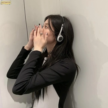 Tai Nghe Retro Walkman MP3 Cổ Điển, Nhỏ Gọn, Thời Trang, Dây Cắm – Giá 38.940₫