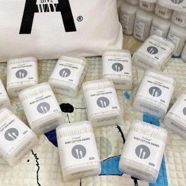 Tăm bông ngoáy tai Kiyou cho bé sơ sinh Bông tự nhiên hộp 250 que Uni 25.000₫ 4 Tăm bông ngoáy tai Kiyou cho bé sơ sinh Bông tự nhiên hộp 250 que Uni 25.000₫ 4