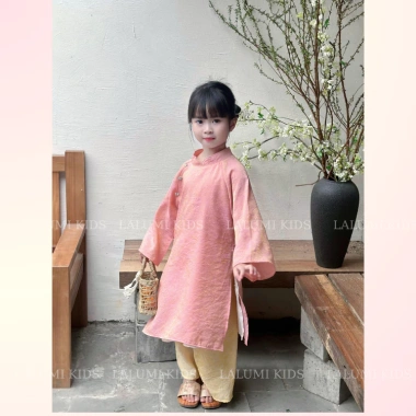 Tặng Bờm Ngọc Set áo dài ánh kim 4 tà UYÊN NHI bé gái & mẹ Tết - LALUMI KIDS 2 Tặng Bờm Ngọc Set áo dài ánh kim 4 tà UYÊN NHI bé gái & mẹ Tết - LALUMI KIDS 2