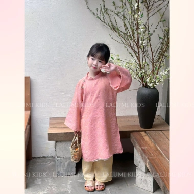 Tặng Bờm Ngọc Set áo dài ánh kim 4 tà UYÊN NHI bé gái & mẹ Tết - LALUMI KIDS 6 Tặng Bờm Ngọc Set áo dài ánh kim 4 tà UYÊN NHI bé gái & mẹ Tết - LALUMI KIDS 6