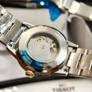 Tặng Hộp Đồng Hồ Nam Tiss0t Sapphire TA52 42mm Mặt Trơn Cơ Nhật – 2.419.000₫ 6 Tặng Hộp Đồng Hồ Nam Tiss0t Sapphire TA52 42mm Mặt Trơn Cơ Nhật – 2.419.000₫ 6