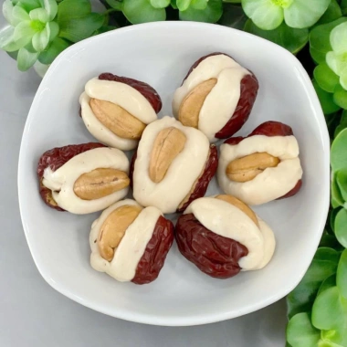 Táo đỏ Tân Cương kẹp sữa nhân hạt điều 1kí – Ngon, chất lượng, giảm giá 20%