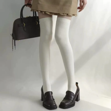 Tất bắp đùi trên đầu gối cho nàng - Thời trang sexy, siêu nhẹ, giảm giá 55.000đ 9 Tất bắp đùi trên đầu gối cho nàng - Thời trang sexy, siêu nhẹ, giảm giá 55.000đ 9