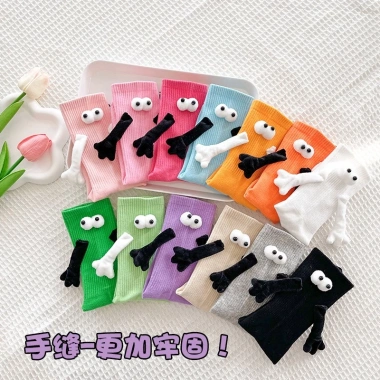 Tất Mắt Lồi Nam Châm Dính 2 Tay Nhiều Màu Cực Cute - Giá ưu đãi 30.000 (giá gốc 38.100)