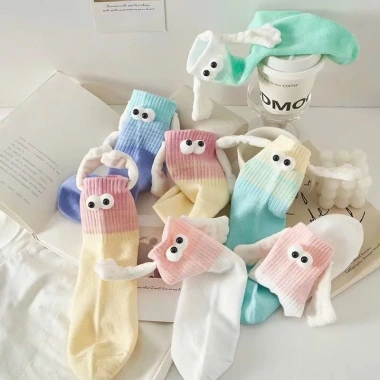 Tất Mắt Lồi Nam Châm Dính 2 Tay Nhiều Màu Cực Cute - Giá ưu đãi 30.000 (giá gốc 38.100)