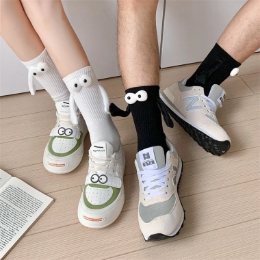 Tất nắm tay từ tính cặp đôi dễ thương, cổ cao - Phim hoạt hình giá ưu đãi 23.544đ
