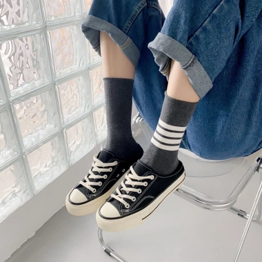 Tất nữ cổ cao ulzzang Hàn 18cm cotton dày dặn 83% và 4 sọc Qu ốc, giá ưu đãi 24.000đ 7 Tất nữ cổ cao ulzzang Hàn 18cm cotton dày dặn 83% và 4 sọc Qu ốc, giá ưu đãi 24.000đ 7