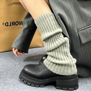 Tất ống chân dệt kim đen trắng giữ ấm mùa đông phong cách Y2K Jengiang Lolita Nhật Bản – chỉ 30.000₫
