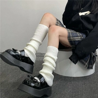 Tất ống chân dệt kim đen trắng giữ ấm mùa đông Y2K Jengiang Lolita unisex 50cm Giá 35.000 VND 6 Tất ống chân dệt kim đen trắng giữ ấm mùa đông Y2K Jengiang Lolita unisex 50cm Giá 35.000 VND 6