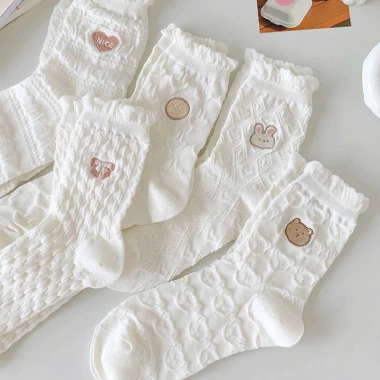 Tất trắng nữ 5 đôi, vớ cổ cao họa tiết dập nổi cotton dễ thương - Giá sỉ 69.700₫