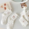 Tất trắng nữ 5 đôi, vớ cổ cao họa tiết dập nổi cotton dễ thương - Giá sỉ 69.700₫ 3