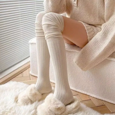 Tất vớ dài qua đầu gối dệt kim Lolita Nhật Bản và phối boot, giảm còn 39.000đ