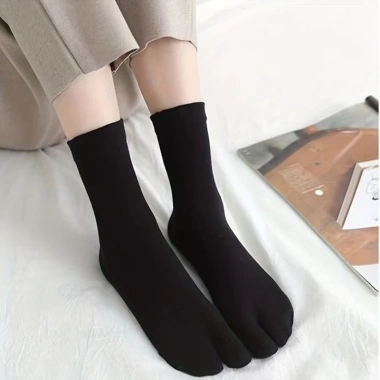 Tất Xỏ Ngón Nam Nữ Free Size Êm Chân Dày Dặn Thoáng Khí Nhật Giá 15.000 VND
