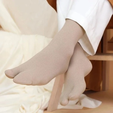 Tất Xỏ Ngón Nam Nữ Free Size Êm Chân Dày Dặn Thoáng Khí Nhật Giá 15.000 VND