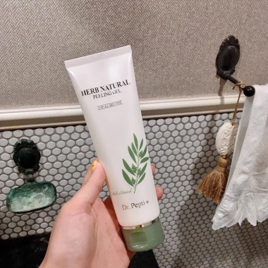 Tẩy Da Chết DR.PEPTI+ Herb Natural Peeling Gel 130ml - Giá 185.000, Dưỡng Da Sáng Mịn, Khuyến Mãi Giá Sốc 3 Tẩy Da Chết DR.PEPTI+ Herb Natural Peeling Gel 130ml - Giá 185.000, Dưỡng Da Sáng Mịn, Khuyến Mãi Giá Sốc 3