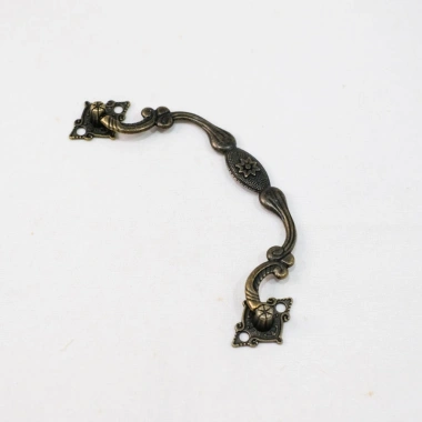 Tay nắm hộp quà Tết đa dạng mẫu – Quai xách tiện, chỉ 19.000đ, giảm sốc 9