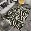 Thảm in hình ngựa vằn - Trang trí phòng ngủ, phòng khách, sofa, sàn - Giá ưu đãi 226.612₫