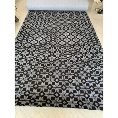Thảm nỉ dày 1m² hoa văn ghi đen - Trải sàn sang trọng, giá chỉ 34.900 VND
