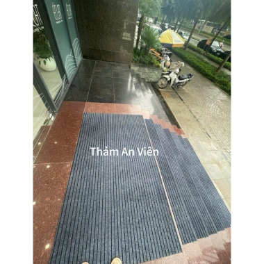 Thảm trải bậc thang cao su chống trượt, giảm tiếng ồn và bụi, bền lâu - 296.000₫ 2