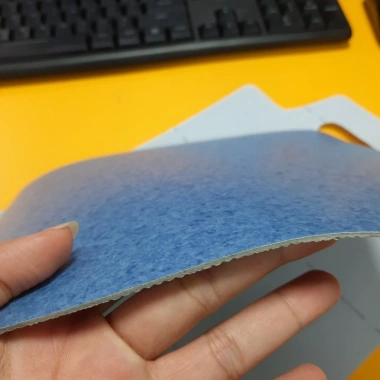 Thảm trải sàn vinyl màu đẹp - Thảm văn phòng cao cấp PVC, giá chỉ 103.000₫ 4 Thảm trải sàn vinyl màu đẹp - Thảm văn phòng cao cấp PVC, giá chỉ 103.000₫ 4