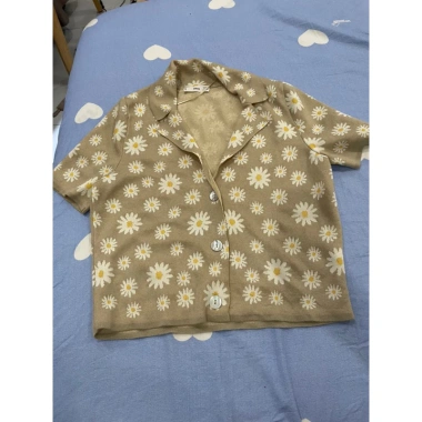 Thanh lý áo len Mango size S, tình trạng 95% - Giá chỉ 300.000 VNĐ
