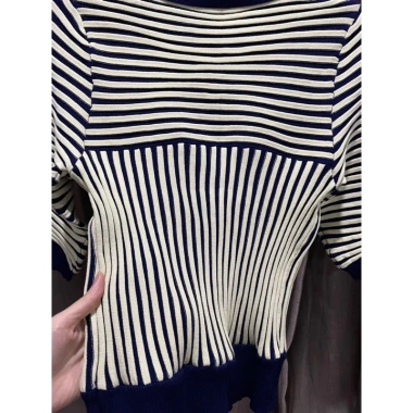 Thanh lý áo thun Montoghi dày dặn size S-M, giá chỉ 290.000 VNĐ - Giá gốc 356.700 6