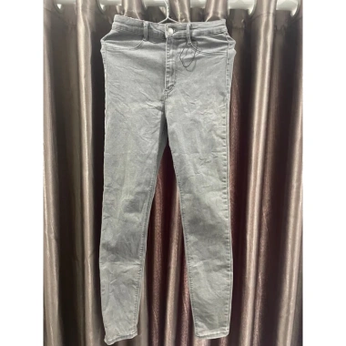 Thành lý jean Zara size 36 tương đương S - Giá ưu đãi 270.000đ, giảm từ 332.100đ