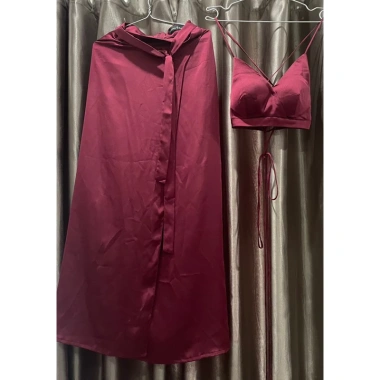 Thanh lý set lụa Vân Anh Scarlet SZ S 99% – Giá 650.000 VND giảm mạnh 3 Thanh lý set lụa Vân Anh Scarlet SZ S 99% – Giá 650.000 VND giảm mạnh 3