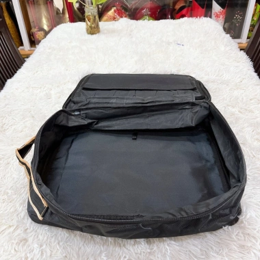 Thanh lý Túi đựng mỹ phẩm và đồ trang điểm có quai xách, size 40x30x14 cm, phù hợp đi làm, du lịch - Giá chỉ 90.000 VND 9 Thanh lý Túi đựng mỹ phẩm và đồ trang điểm có quai xách, size 40x30x14 cm, phù hợp đi làm, du lịch - Giá chỉ 90.000 VND 9