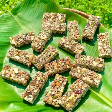 Thanh ngũ cốc ăn kiêng mix hạt dinh dưỡng, bổ năng lượng, hỗ trợ giảm cân 120.000 VND 3 Thanh ngũ cốc ăn kiêng mix hạt dinh dưỡng, bổ năng lượng, hỗ trợ giảm cân 120.000 VND 3