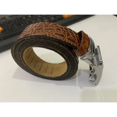 Thắt Lưng Nam Da Bò 1 Lớp Dập Vân Cá Sấu Andromeda Nâu Đậm Khóa Tự Động - Sang Trọng, Giá Ưu Đãi 209.000₫