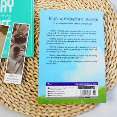 Thế Giới Này Vẫn Lặng Lẽ Yêu Thương Bạn - 41 Vitamin Hạnh Phúc, Sách Phát Triển Bản Thân, Giá Ưu Đãi 138.400₫ 3 Thế Giới Này Vẫn Lặng Lẽ Yêu Thương Bạn - 41 Vitamin Hạnh Phúc, Sách Phát Triển Bản Thân, Giá Ưu Đãi 138.400₫ 3