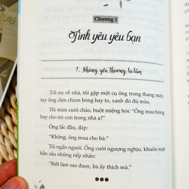 Thế Giới Này Vẫn Lặng Lẽ Yêu Thương Bạn - 41 Vitamin Hạnh Phúc, Sách Phát Triển Bản Thân, Giá Ưu Đãi 138.400₫