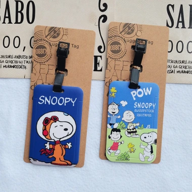 Thẻ Hành Lý Vỏ Cứng Snoopy Charlie Puppy - Kéo Thẻ Máy Bay, Dây Chuyền Tên 0KEA
