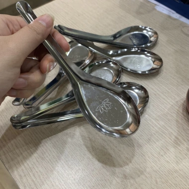 Thìa ăn cơm & muỗng phở inox 304 LANGRUA HOASEN001 15cm - Giá chỉ 20.000 VND 9 Thìa ăn cơm & muỗng phở inox 304 LANGRUA HOASEN001 15cm - Giá chỉ 20.000 VND 9