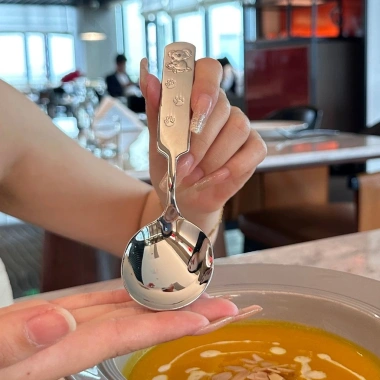 Thìa bé ăn cơm cháo khắc tay cầm to hoạt hình gấu dễ thương GB46 ưu đãi 49.000đ 5 Thìa bé ăn cơm cháo khắc tay cầm to hoạt hình gấu dễ thương GB46 ưu đãi 49.000đ 5
