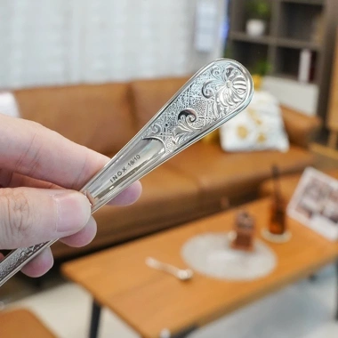 Thìa Cơm Đầu Tròn Tay Cầm Dài Hoa Văn Tân Cổ Điển Inox 18/10 GB38 Chỉ 55.000₫ 5 Thìa Cơm Đầu Tròn Tay Cầm Dài Hoa Văn Tân Cổ Điển Inox 18/10 GB38 Chỉ 55.000₫ 5