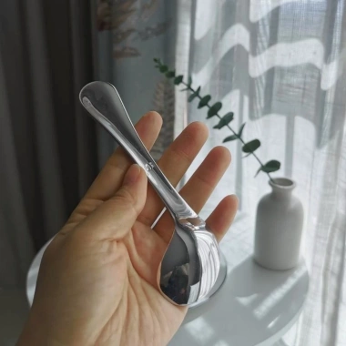 Thìa muỗng ăn dặm đầu nghiêng tay cầm nghiêng cho bé khắc hoạt hình dễ thương giá 28.000 4 Thìa muỗng ăn dặm đầu nghiêng tay cầm nghiêng cho bé khắc hoạt hình dễ thương giá 28.000 4