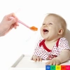 Thìa silicon ăn dặm Jubon set 2 cái suốt mềm mại cho bé - Giá 25.000 Uni Baby 3