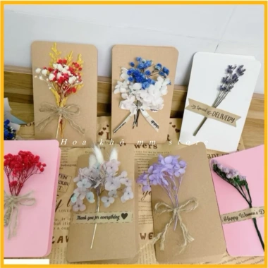 Thiệp Giấy Vintage Gắn Hoa Khô Kraf Trắng - Sinh Nhật, Valentine, 8/3 - 7.000₫ 5 Thiệp Giấy Vintage Gắn Hoa Khô Kraf Trắng - Sinh Nhật, Valentine, 8/3 - 7.000₫ 5