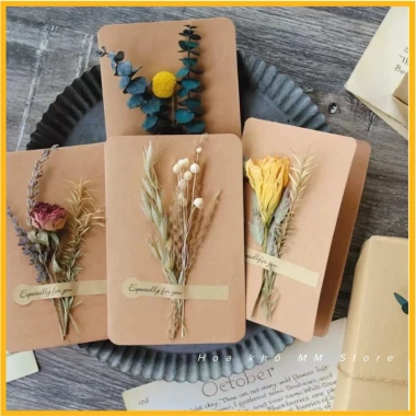 Thiệp Giấy Vintage Gắn Hoa Khô Màu Kraf Trắng Sinh Nhật Valentine 8/3 Giá 30.000đ 4 Thiệp Giấy Vintage Gắn Hoa Khô Màu Kraf Trắng Sinh Nhật Valentine 8/3 Giá 30.000đ 4